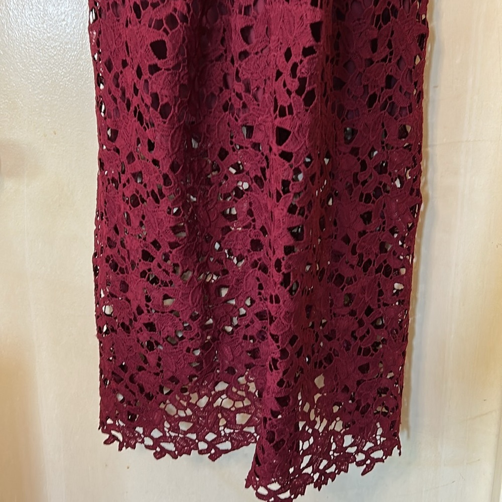 ASTR the Label cranberry lace spaghetti strap tea length dress size S - Picture 5 of 14